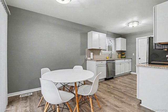 21920 Quail Ridge Drive N, Brownstown Charter Township, MI 48193