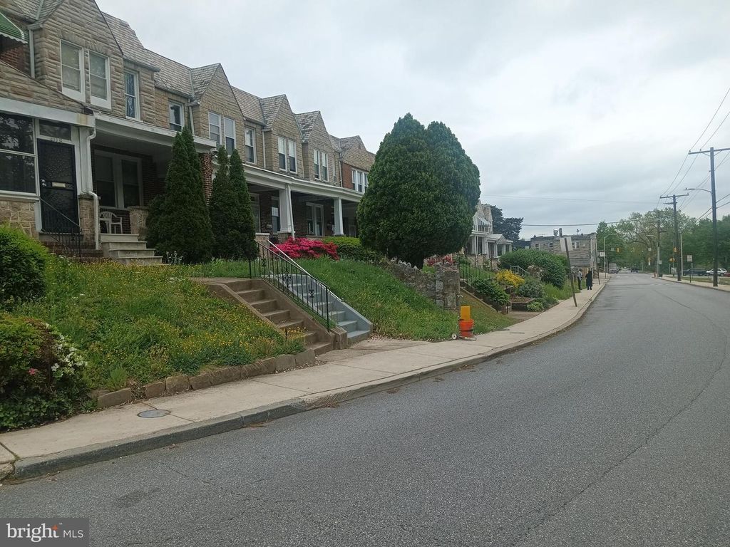 Image 3 of property listing at 4120 PARKSIDE DR, Baltimore, MD 21206