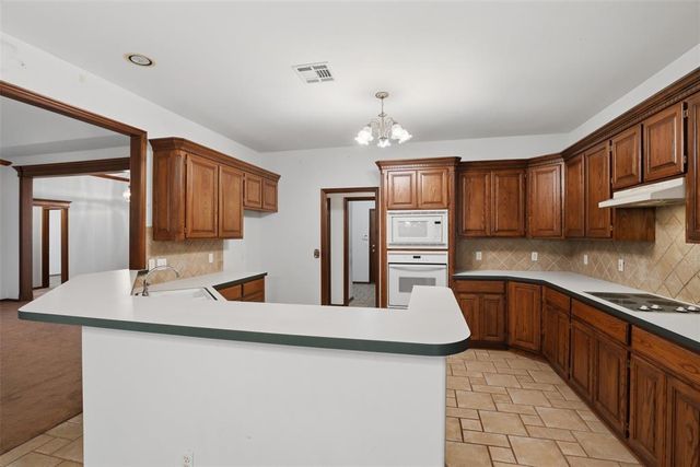 2608 Kingsley Lane, Oklahoma City, OK 73128