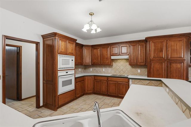 2608 Kingsley Lane, Oklahoma City, OK 73128
