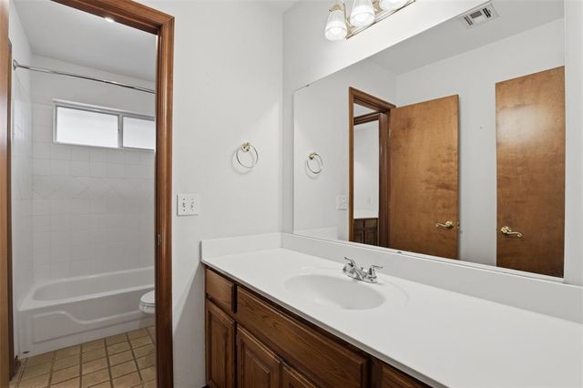 2608 Kingsley Lane, Oklahoma City, OK 73128