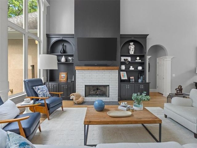 9745 AUTRY FALLS Drive, Alpharetta, GA 30022