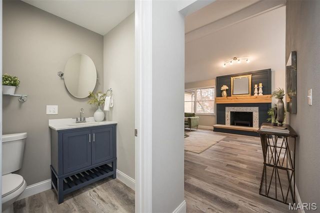 1666 Old Baxter Road, Chesterfield, MO 63017