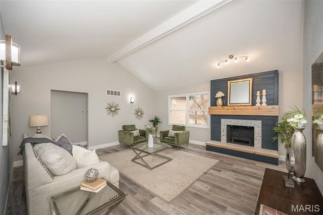 1666 Old Baxter Road, Chesterfield, MO 63017