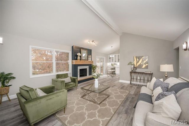 1666 Old Baxter Road, Chesterfield, MO 63017