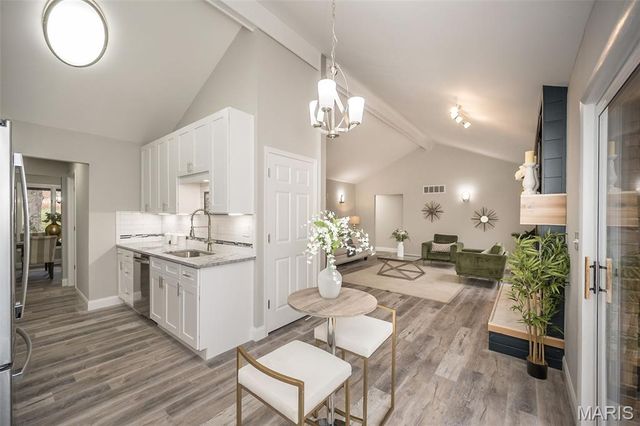 1666 Old Baxter Road, Chesterfield, MO 63017