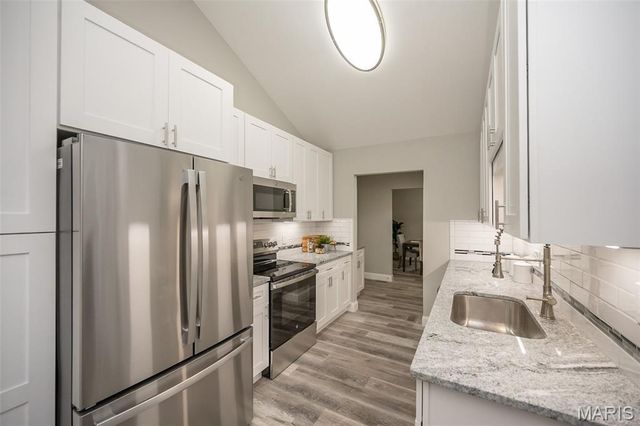 1666 Old Baxter Road, Chesterfield, MO 63017