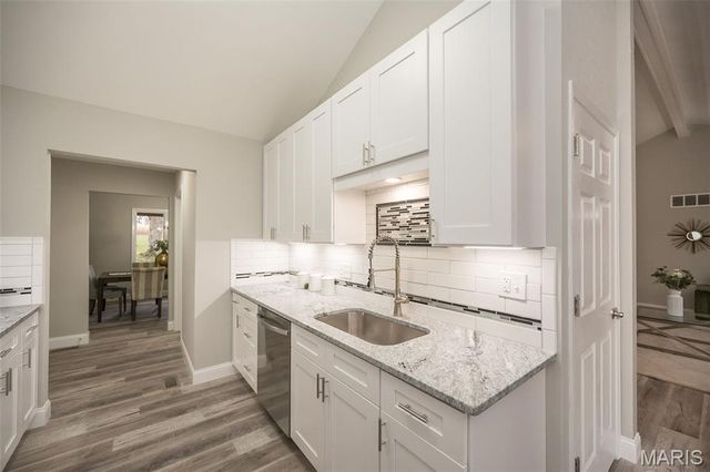 1666 Old Baxter Road, Chesterfield, MO 63017