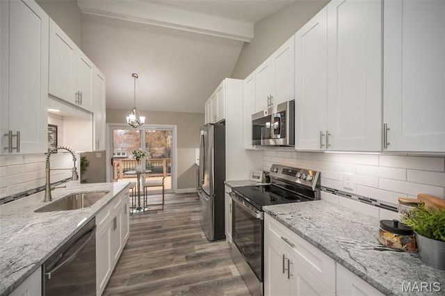 1666 Old Baxter Road, Chesterfield, MO 63017