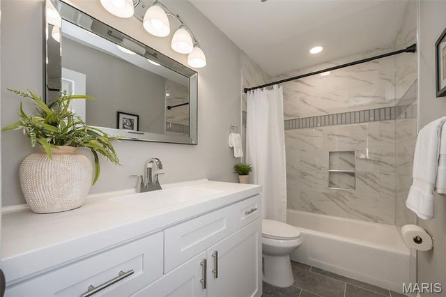 1666 Old Baxter Road, Chesterfield, MO 63017