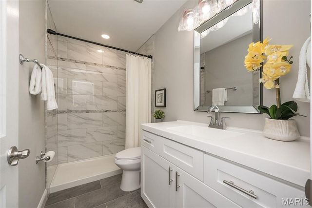 1666 Old Baxter Road, Chesterfield, MO 63017