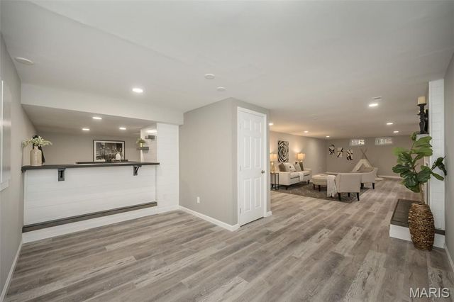 1666 Old Baxter Road, Chesterfield, MO 63017