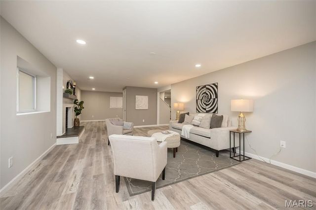 1666 Old Baxter Road, Chesterfield, MO 63017