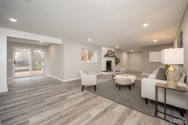 1666 Old Baxter Road, Chesterfield, MO 63017