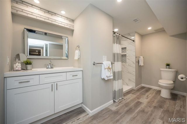 1666 Old Baxter Road, Chesterfield, MO 63017