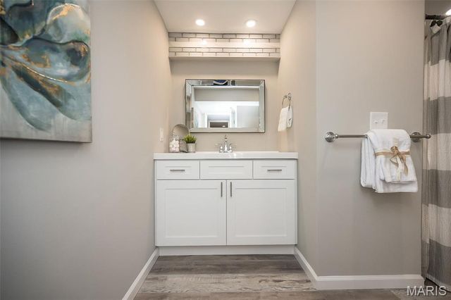 1666 Old Baxter Road, Chesterfield, MO 63017