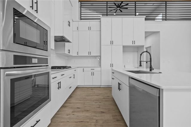 1006 Center Avenue, Springdale, AR 72764