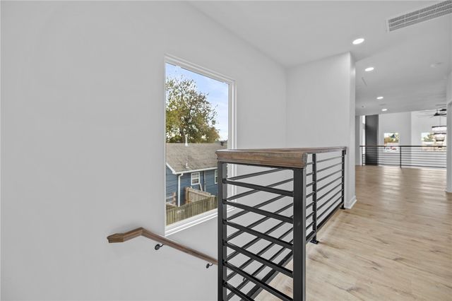 1006 Center Avenue, Springdale, AR 72764