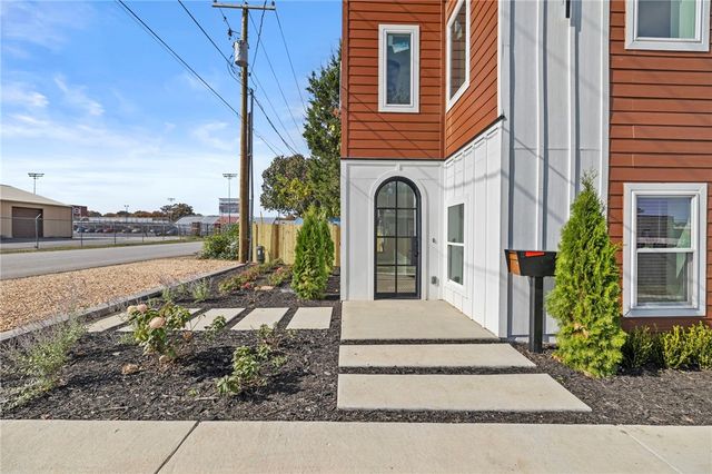 1006 Center Avenue, Springdale, AR 72764