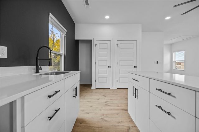 1006 Center Avenue, Springdale, AR 72764