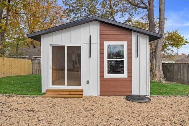 1006 Center Avenue, Springdale, AR 72764