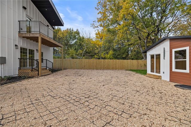 1006 Center Avenue, Springdale, AR 72764