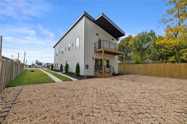 1006 Center Avenue, Springdale, AR 72764