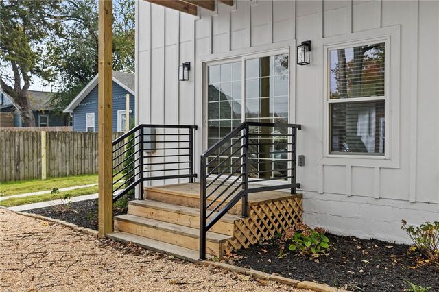 1006 Center Avenue, Springdale, AR 72764