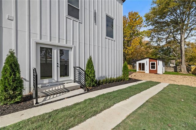 1006 Center Avenue, Springdale, AR 72764