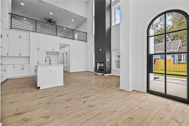 1006 Center Avenue, Springdale, AR 72764