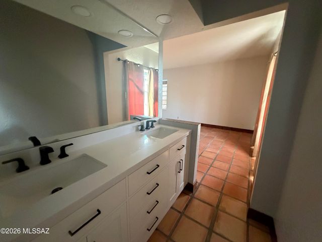 3800 N Tanuri Drive, Tucson, AZ 85750