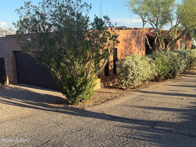 3800 N Tanuri Drive, Tucson, AZ 85750