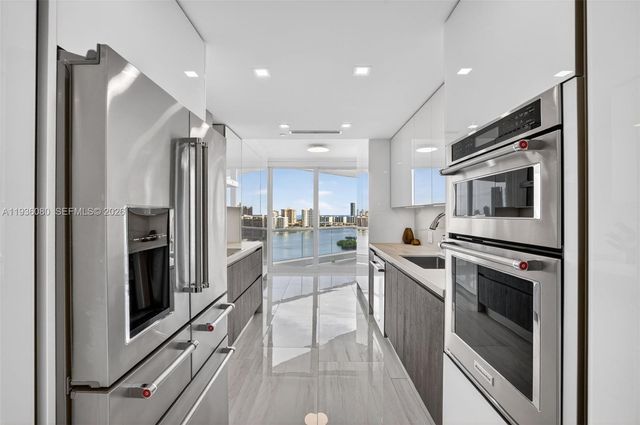 7000 Island Blvd 2306, Aventura, FL 33160