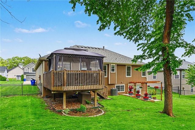 1550 S 104th Terrace, Edwardsville, KS 66111