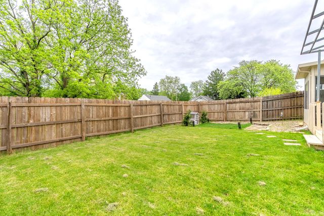 80 Lukes Court, Hobart, IN 46342