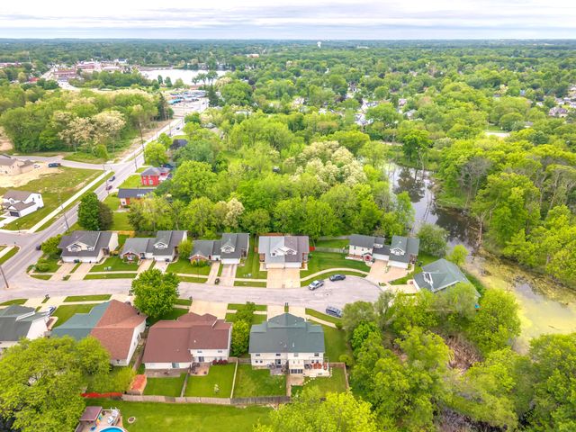 80 Lukes Court, Hobart, IN 46342