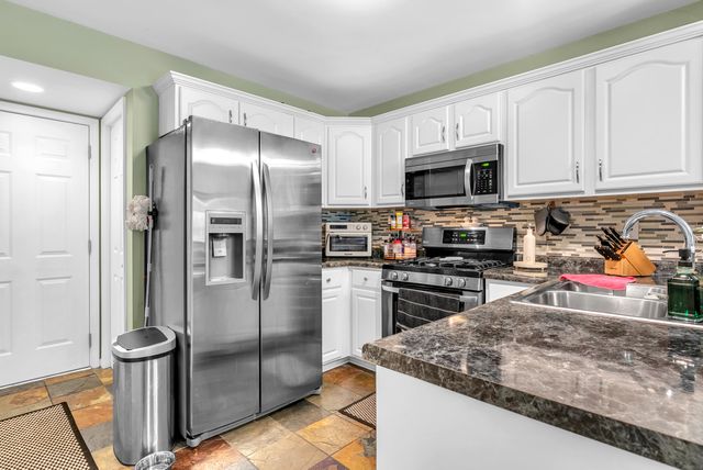 80 Lukes Court, Hobart, IN 46342