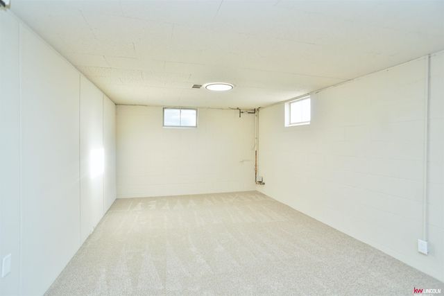 2956 N 12th Street, Lincoln, NE 68521