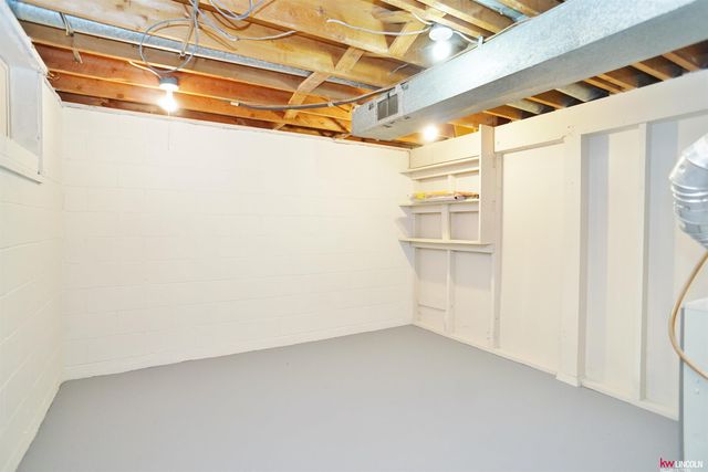 2956 N 12th Street, Lincoln, NE 68521