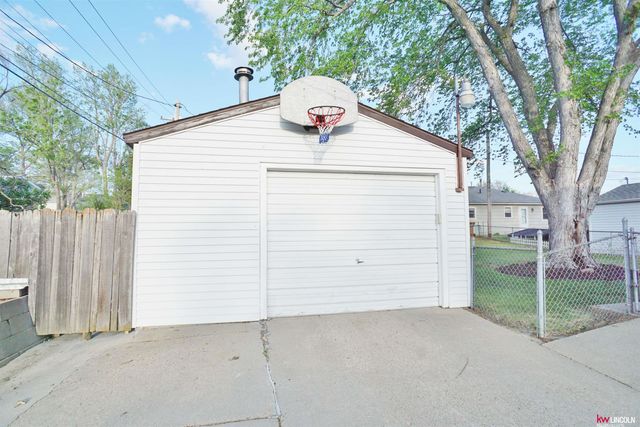 2956 N 12th Street, Lincoln, NE 68521