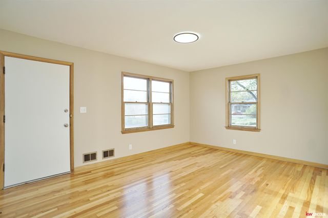 2956 N 12th Street, Lincoln, NE 68521