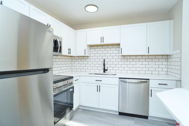 2956 N 12th Street, Lincoln, NE 68521