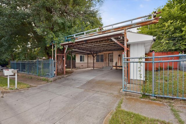 3400 Avenue C, Fort Worth, TX 76105