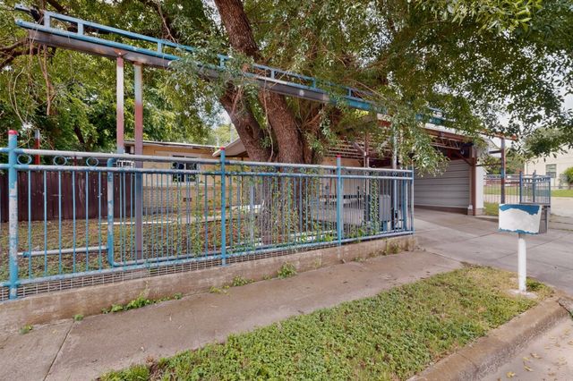 3400 Avenue C, Fort Worth, TX 76105
