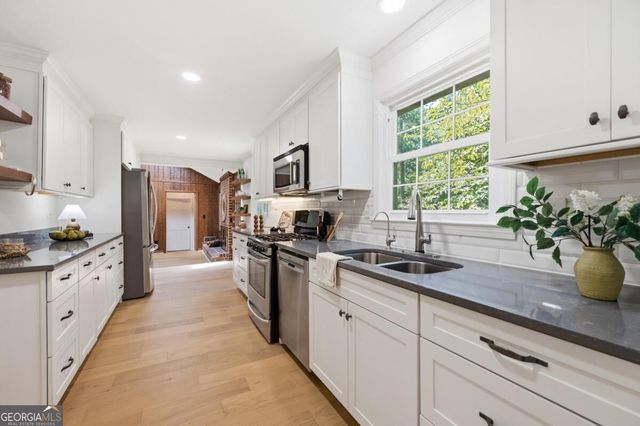 2458 Fontainebleau Drive, Atlanta, GA 30360