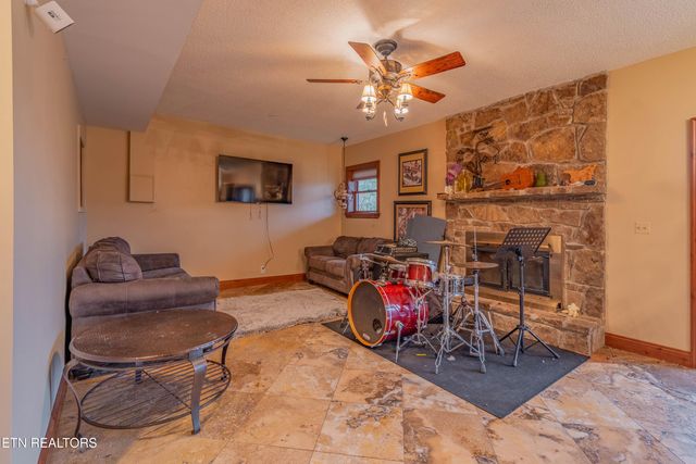 166 Canterbury Drive, Crossville, TN 38558