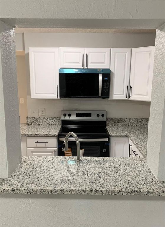 Image 11 of property listing at 810 SWISS LANE, Orlando, FL 32808