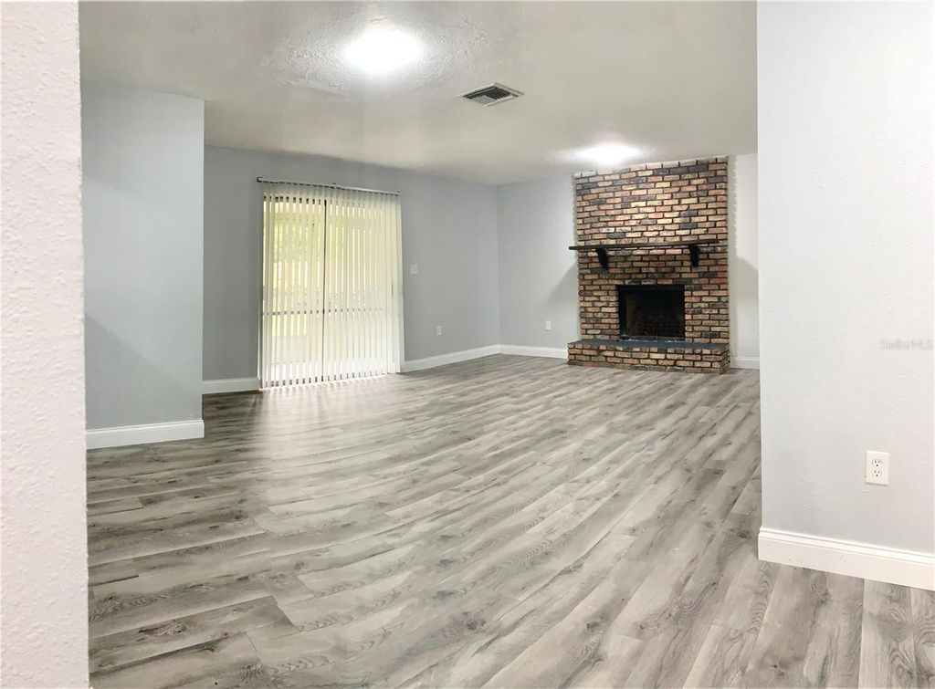 Image 13 of property listing at 810 SWISS LANE, Orlando, FL 32808