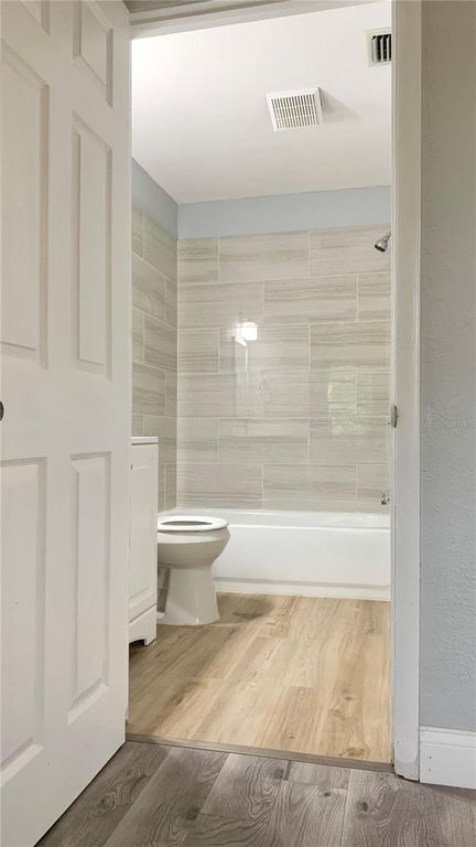 Image 14 of property listing at 810 SWISS LANE, Orlando, FL 32808