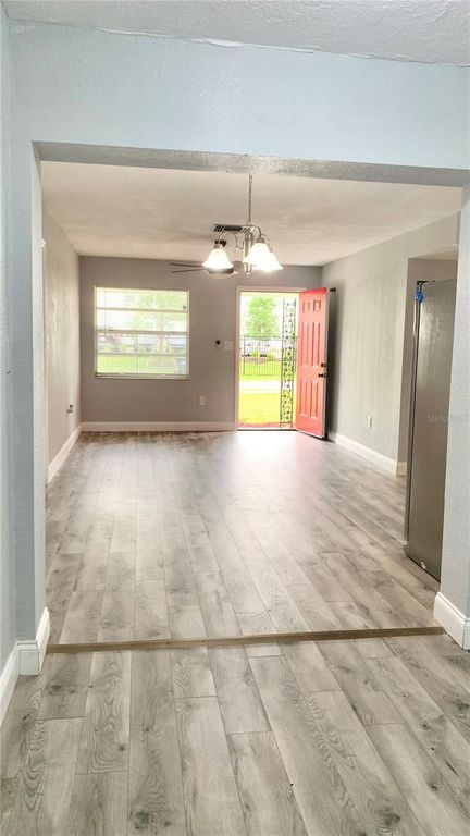 Image 5 of property listing at 810 SWISS LANE, Orlando, FL 32808